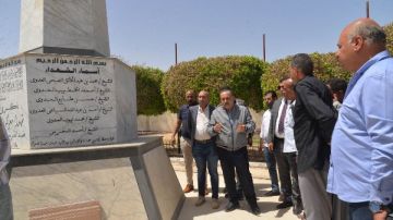 محافظ أسيوط يتفقد النصب التذكاري لشهداء قرية بني عديات بمنفلوط