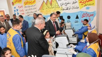 محافظ الشرقية يتفقد سير العمل بمبادرة (عيون أطفالنا.. مستقبلنا) محافظ الشرقية يتفقد سير العمل بمبادرة (عيون أطفالنا.. مستقبلنا)