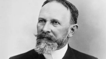 في ذكراه.. كارل شبيتلر شاعر التمرد الهادئ وفيلسوف الروح الأوروبية