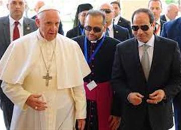 قساوسة وسياسيون في الإسكندرية ينعون البابا فرنسيس.. قضى 12 عاما فى الدعوة للسلام ومساعدة المتألمين