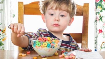 أبرزها فرط الحركة.. مخاطر الألوان الصناعية في الطعام على صحة الأطفال