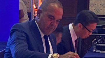 وزير الشباب يهنئ سامح الشاذلي بعضوية الاتحاد الدولي للغوص وزير الشباب يهنئ سامح الشاذلي بعضوية الاتحاد الدولي للغوص