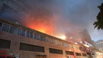 اللقطات الأولى من حريق الشركة القابضة للأدوية بوسط البلد اللقطات الأولى من حريق الشركة القابضة للأدوية بوسط البلد