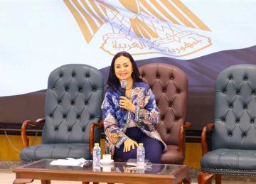  مرسي تترأس اجتماع اللجنة الدائمة للإشراف على منظومة عمل الرائدات الاجتماعيات