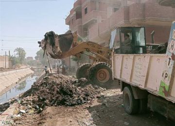 استمرار حملات تطهير ورفع نواتج الترع والمصارف بقرى ومراكز أسيوط
