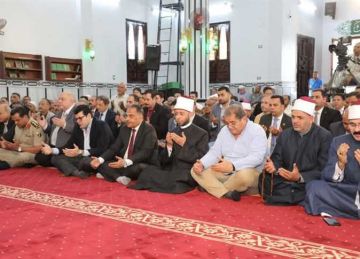 وزير الأوقاف ومحافظ الشرقية يؤديان صلاة الجمعة بمسجد الدكتور عبد الحليم محمود وزير الأوقاف ومحافظ الشرقية يؤديان صلاة الجمعة بمسجد الدكتور عبد الحليم محمود