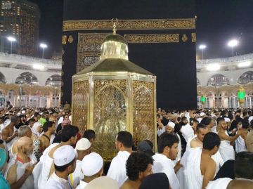 قصة مقام إبراهيم.. اعرف مكانه وحجمه بالبيت الحرام قصة مقام إبراهيم.. اعرف مكانه وحجمه بالبيت الحرام