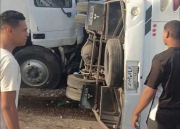 إصابة 20 شخصا في حادث تصادم ميني باص مع سيارة نقل بالشرقية إصابة 20 شخصا في حادث تصادم ميني باص مع سيارة نقل بالشرقية