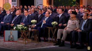 الرئيس السيسي يشاهد فيلما تسجيليا بعنوان مستقبل مصر.. القدرة والتنمية الرئيس السيسي يشاهد فيلما تسجيليا بعنوان مستقبل مصر.. القدرة والتنمية