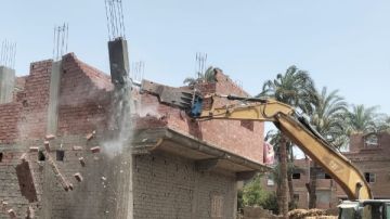 محافظ أسيوط: إزالة 27 حالة تعد واسترداد 73 فدانا بمركزي الفتح وأبوتيج