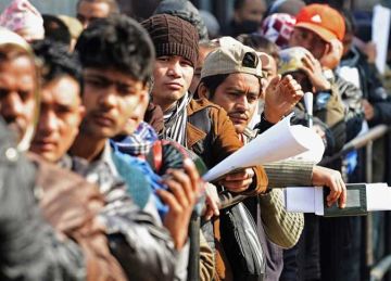 دولة عربية تقرر وقف استقدام العمالة الأجنبية.. ما السبب؟