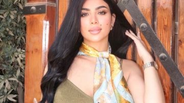 كارولين عزمي تخطف الأنظار بإطلالة جريئة