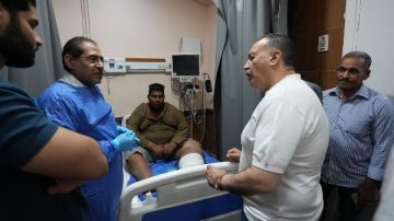 محافظ أسيوط يعالج مواطن غير قادر على نفقته الخاصة بمستشفى المبرة محافظ أسيوط يعالج مواطن غير قادر على نفقته الخاصة بمستشفى المبرة