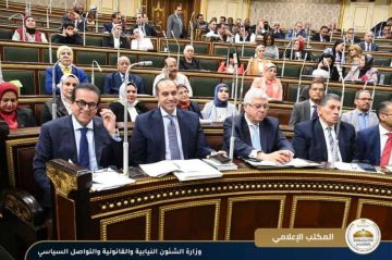 وزير الشئون النيابية يحضر جلسة موافقة مجلس النواب نهائيا على مشروع قانون في شأن مزاولة مهنة الصيدلة وزير الشئون النيابية يحضر جلسة موافقة مجلس النواب نهائيا على مشروع قانون في شأن مزاولة مهنة الصيدلة