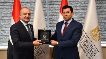 وزير الشباب والرياضة يستقبل رئيس الاتحاد الدولي للسلاح ويكرمه: دعم مستمر للكوادر المصرية وتعزيز التعاون الدولي