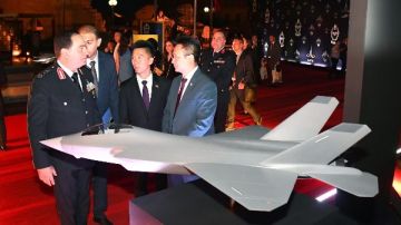 القوات الجوية وشركة كاتيك الصينية تحتفلان بمرور 45 عاما على التعاون المشترك