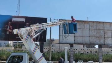 محافظ المنيا: حملات لمراجعة الإعلانات واللافتات غير المرخصة والعشوائية