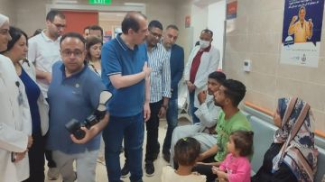 مكافاة للعاملين بالمنشآت الطبية بالبحر الأحمر.. تفاصيل جولة مسئول بالصحة