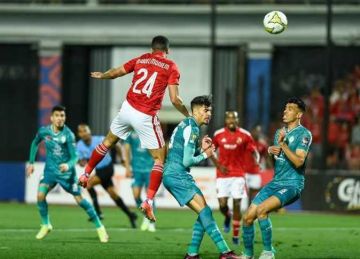 مدافع الأهلي السابق يعود إلى الرجاء المغربي