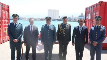 هبة تركية.. مرفأ بيروت يستقبل معدات عسكرية لصالح الجيش اللبناني