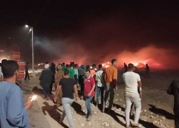 الدفع بـ 3 سيارات إطفاء لإخماد حريق بمزرعة قصب في المنيا الدفع بـ 3 سيارات إطفاء لإخماد حريق بمزرعة قصب في المنيا