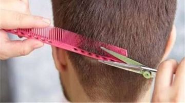 حكم الحاج الذي يحلق شعره ناسيا.. اعرف التصرف الشرعي