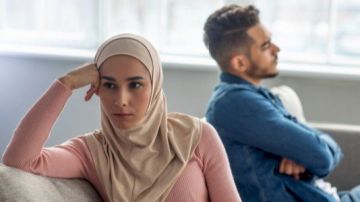 استشاري نفسي: الرجل يشعر بالكبت مع زوجته التي تنفق على المنزل استشاري نفسي: الرجل يشعر بالكبت مع زوجته التي تنفق على المنزل