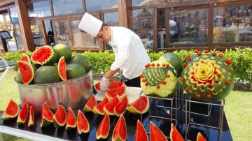 بمشاركة 15 شيفا.. مهرجان البطيخ يجذب الأجانب والمصريين بفنادق الغردقة بمشاركة 15 شيفا.. مهرجان البطيخ يجذب الأجانب والمصريين بفنادق الغردقة