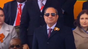 فوج من القوات المصرية يشارك بالعرض العسكري في احتفالا عيد النصر بـ روسيا فوج من القوات المصرية يشارك بالعرض العسكري في احتفالا عيد النصر بـ روسيا