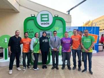 وزير الرياضة يزور جناح المنظمة المصرية لمكافحة المنشطات خلال بطولة إفريقيا للسباحة للناشئين