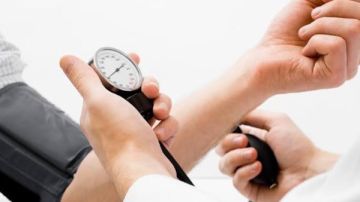 المنخفض والمرتفع.. 5 مشروبات لمرضى الضغط في الصيف