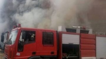 الدفع بـ 3 سيارات إطفاء للسيطرة على حريق شركة ومعرض للأثاث بأكتوبر