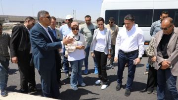 رصف وتوسعة طريق المريوطية من محور شريف إسماعيل إلى الضبعة.. صور