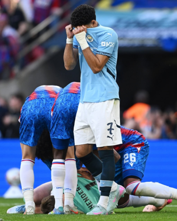 غوارديولا يعلق على رفض هالاند تسديد ضربة جزاء أمام كريستال بالاس ومنحها لعمر مرموش