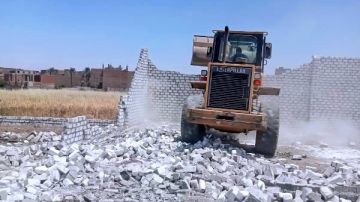 محافظ سوهاج: إزالة 152 حالة تعد على الأراضي الزراعية وأملاك الدولة