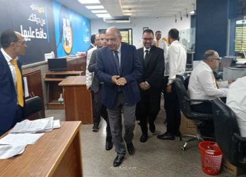 زيارة مفاجئة لوزير الكهرباء لفرع إيرادات وشبكات القاهرة الجديدة