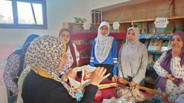 ورشة حرف يدوية وتراثية لعضوات نادي الفتاه والمرأة بالعاشر من رمضان