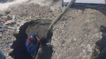 بقطر 8 بوصة.. إصلاح كسر بماسورة مياه بمنطقة العطارين بالإسكندرية