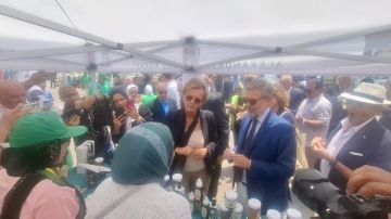 سفيرة الاتحاد الأوروبي تتفقد سوق المزارعين بالإسكندرية