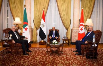 وزير الخارجية يستضيف اجتماعا للآلية الثلاثية لدول الجوار حول ليبيا مع نظيريه الجزائري والتونسي