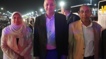 محافظ الغربية يودع الحجاج في منتصف الليل ويطلب منهم الدعاء