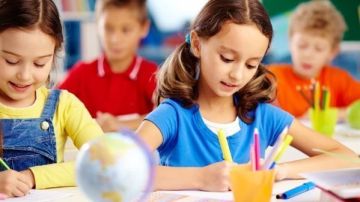 ولية أمر تكشف تفاصيل ضررها من تنسيق المدارس الرسمية لغات