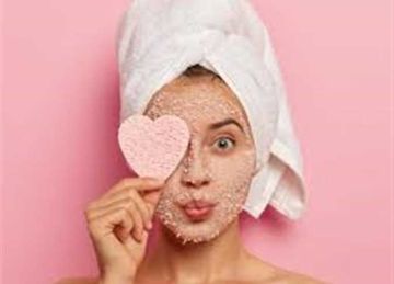 روتين صيفي بسيط.. 8 نصائح يومية لحماية بشرتك من الحبوب والشمس