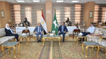 محافظ الشرقية يستقبل سفير كازاخستان لبحث سبل التعاون المشترك