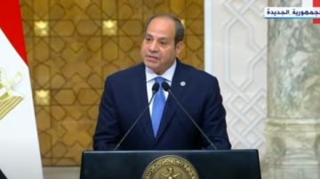 الرئيس السيسي يحذر: تأخير المشروعات يحرم مئات الآلاف من مصدر رزقهم فيديو