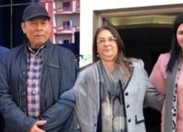 بعد حكم المؤبد في قضية الطفل ياسين.. صورة تجمع أحمد ماهر ومديرة الكرمة تثير عاصفة من الجدل