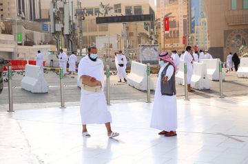 أمين الفتوى: لا حرج في ارتداء الكمامة أو النظارة الشمسية أثناء الإحرام