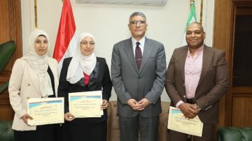 محافظ الجيزة يكرم رئيس مركز الصف ورئيس ووكيل لجنة التصالح تقديرا لجهودهم