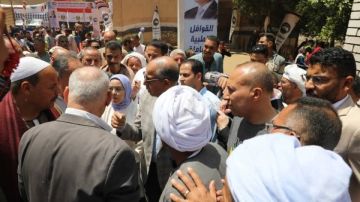 محافظ المنيا يستمع لمطالب أهالي جزيرة شارونة.. إعانات عاجلة لحالات انسانية محافظ المنيا يستمع لمطالب أهالي جزيرة شارونة.. إعانات عاجلة لحالات انسانية