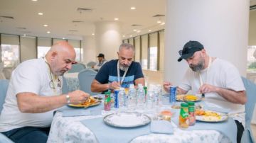 أطعمة الحجاج تحت المجهر.. البعثات تشارك في تقييم الوجبات قبل التصعيد أطعمة الحجاج تحت المجهر.. البعثات تشارك في تقييم الوجبات قبل التصعيد